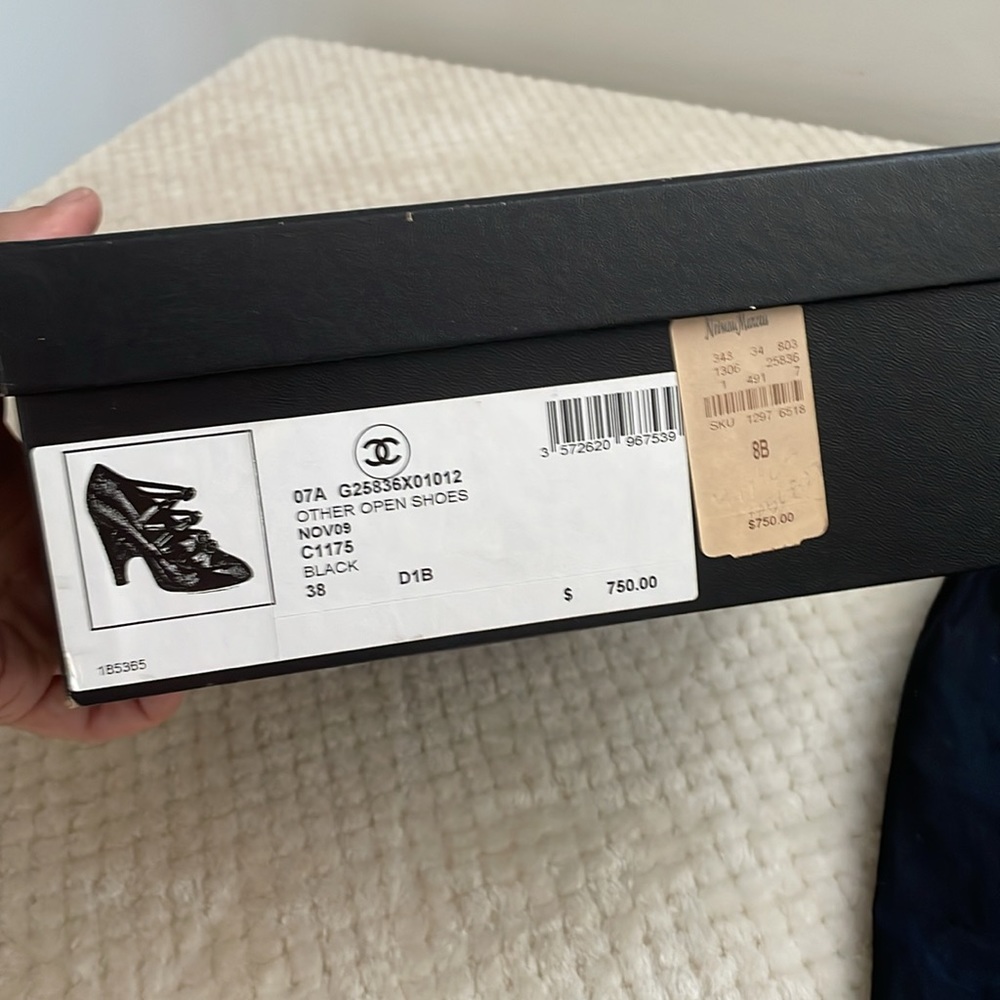 Chanel statement heels - Picture 9 of 11